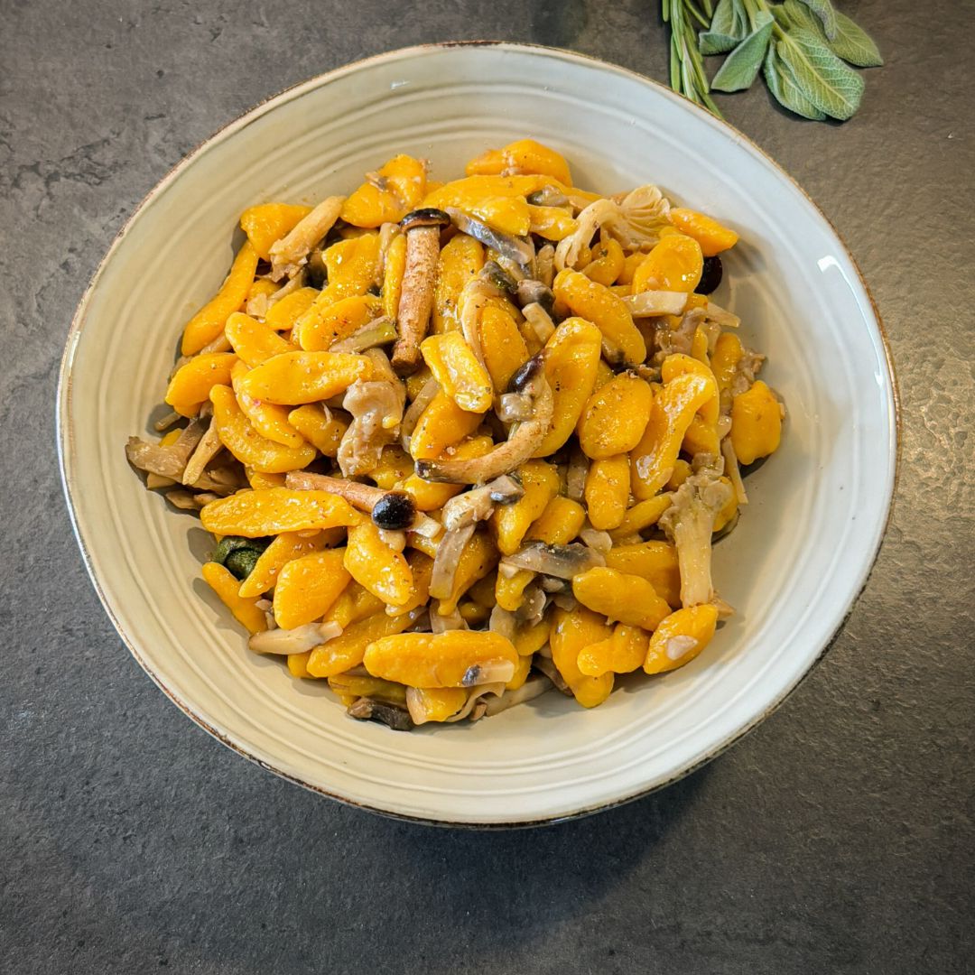 Gnocchetti di zucca e cannellini con funghi e salvia