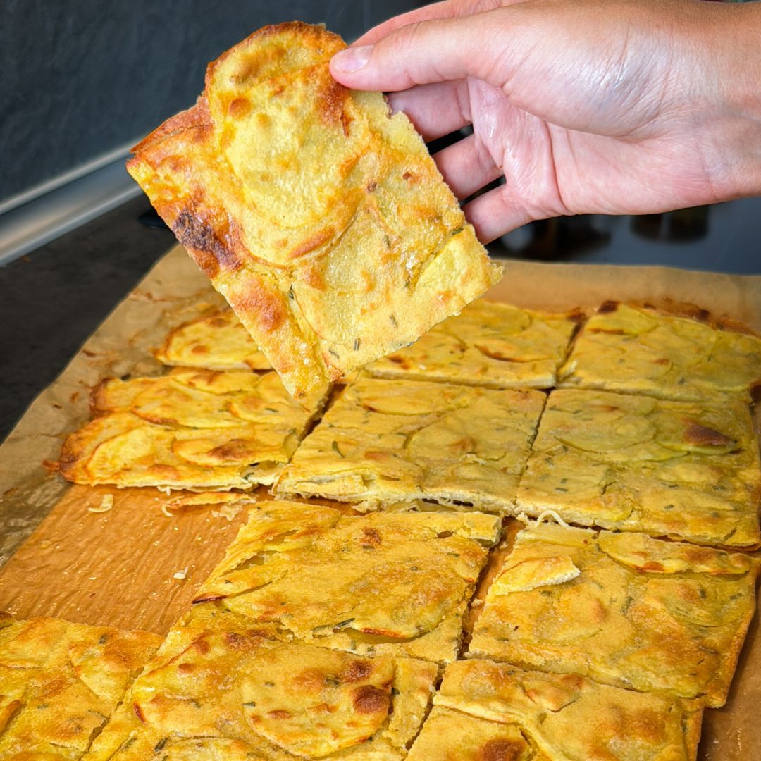 Schiacciata alle patate, ceci e rosmarino