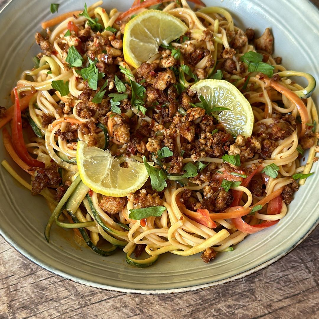 Noodle estivi con tofu croccante